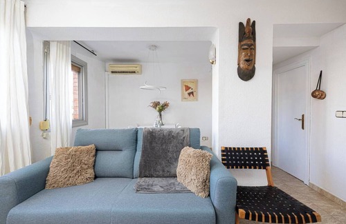 Cornella de Llobregat Apartamento | Step into this delightful and snug 2-bedroom retreat, meticulously renovated and thoughtfully designed to offer a pleasant and cozy stay in Barcelona.