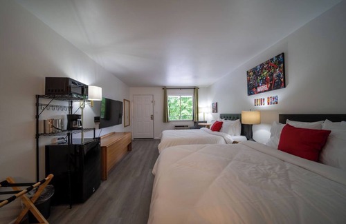 Eureka Springs Historic District Complejo | Step into the heroic universe at GloryDayz Motel!