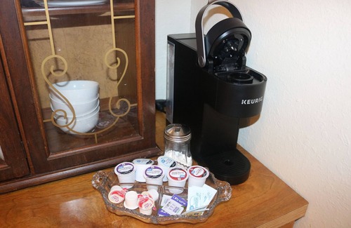 Toledo Apartamento | “Step into Timeless Charm: Discover the Vintage Sanctuary of Toledo, Oregon"