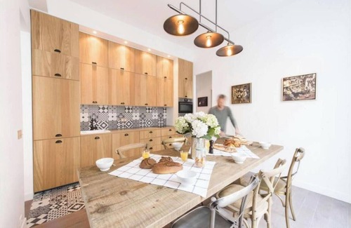 Enfants-Rouges Apartamento | STEP INTO TIMELESS PARISIAN CHARM IN THE VIBRANT HISTORIC LE MARAIS -RUE CHARLOT