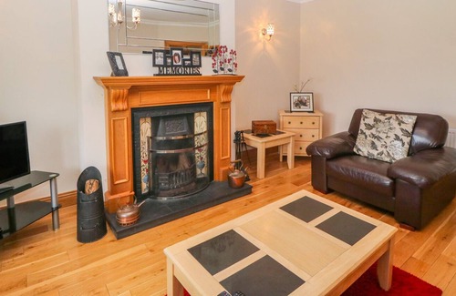 Milltown Cabaña | STEPHEN'S COTTAGE, pet friendly in Killorglin, County Kerry