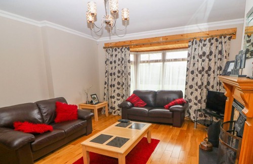 Milltown Cabaña | STEPHEN'S COTTAGE, pet friendly in Killorglin, County Kerry
