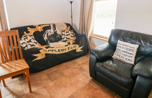 Milltown Cabaña | STEPHEN'S COTTAGE, pet friendly in Killorglin, County Kerry