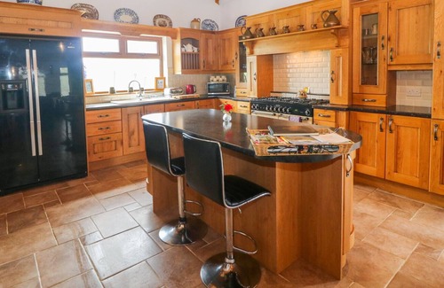 Milltown Cabaña | STEPHEN'S COTTAGE, pet friendly in Killorglin, County Kerry