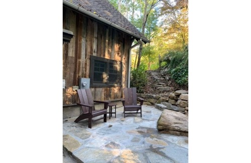 Cheshire Casa | Stepping Stone, Black Mountain Home