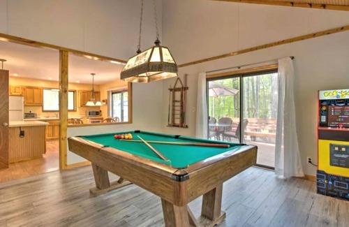Locust Lake Village Cabina | Steps 2 Lake, 3 Bedrm cabin w/ bonus Loft, 2 full Baths, Pool Table, 2 Kayaks