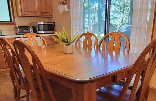 Locust Lake Village Cabina | Steps 2 Lake, 3 Bedrm cabin w/ bonus Loft, 2 full Baths, Pool Table, 2 Kayaks