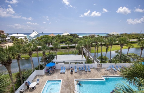 Gulf Place Condominio | Steps Away from a PRIVATE Beach-3 Pools-Pickleball-WALK TO 10 + RESTAURANTS