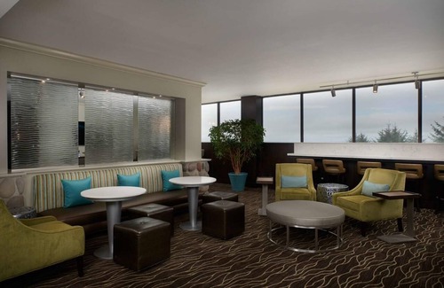Newport Hotel | Steps Away from Breathtaking Beach | Ocean View Stay w/ Indoor Pool