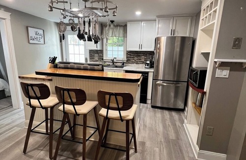 Bristol Apartamento | Steps Away from Downtown Bristol - Cozy Family Retreat!