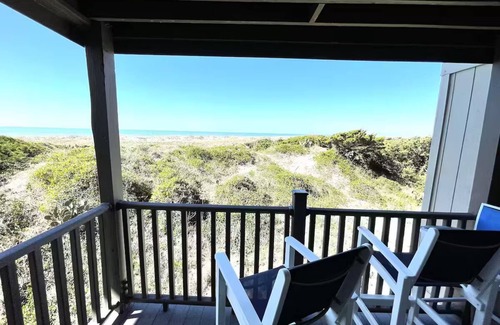 Morehead City Condominio | Steps Away from the Ocean at Southwinds