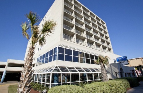 Dam Neck Complejo | Steps away from beach, awesome boardwalk, fun filled shopping and attractions.