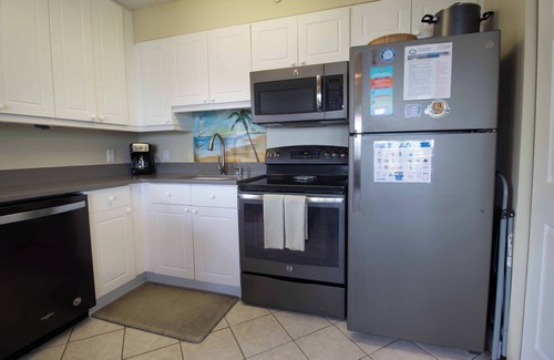 Folly Beach Condominio | Palm Cove ~ Pasos desde la calle Center w / River Views & Pool
