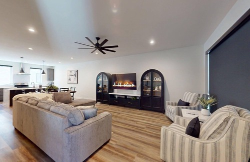 Iowa City Condominio | Steps from Kinnick, Carver & University of Iowa Hospital --- NEW LISTING ---