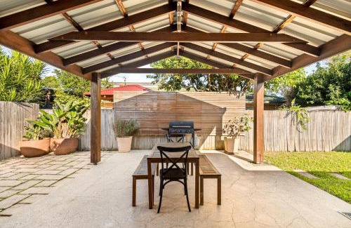 Palm Beach Casa | Steps from Sand: 2-Bed Beach Escape with Courtyard