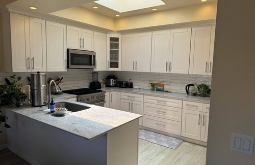 Seabright Casa | Steps from Seabright beach. Five BR Family-sized house with BBQ deck.