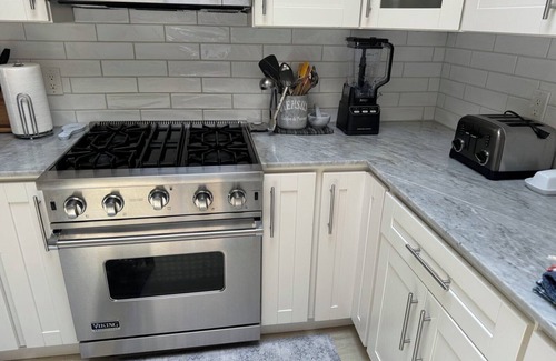 Seabright Casa | Steps from Seabright beach. Five BR Family-sized house with BBQ deck.