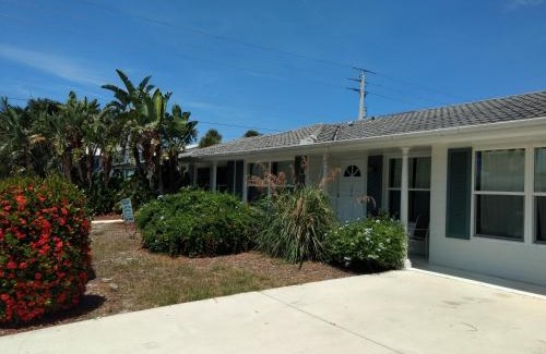 Holmes Beach Casa | Steps from the Gulf of Mexico