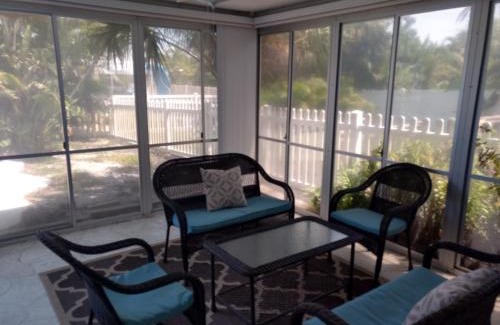 Holmes Beach Casa | Steps from the Gulf of Mexico