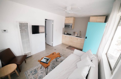 Silver Strand Casa | Steps from the sand- Tower 4 Beach Duplex Completely remodeled, pet friendly!