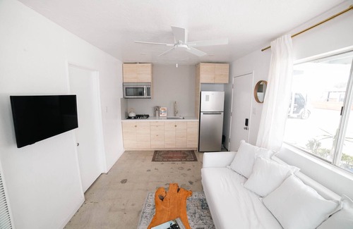 Silver Strand Casa | Steps from the sand- Tower 4 Beach Duplex Completely remodeled, pet friendly!