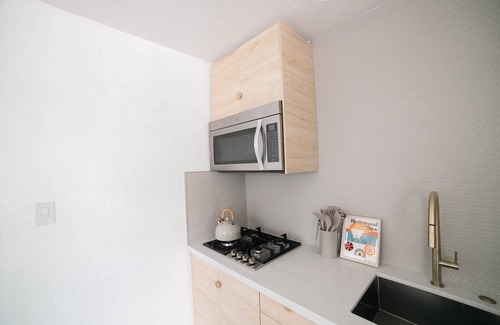 Silver Strand Casa | Steps from the sand- Tower 4 Beach Duplex Completely remodeled, pet friendly!