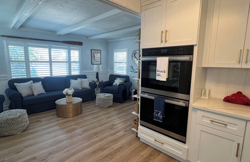 Bradenton Beach Casa | Steps from the beach!