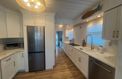 Bradenton Beach Casa | Steps from the beach!