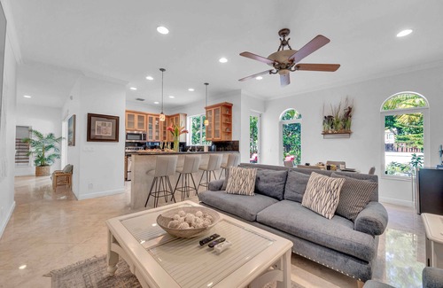 Birch Park Finger Streets Casa | Steps from the Beach | Heated Pool | Sun Key| Game room | RESlDENCES
