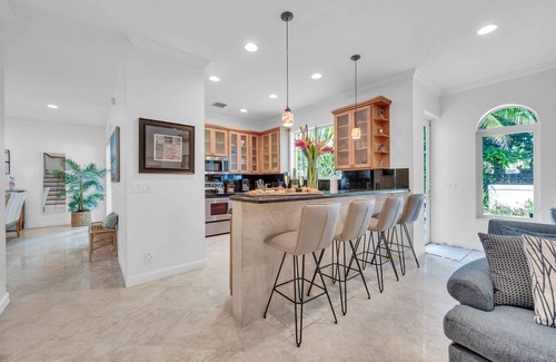 Birch Park Finger Streets Casa | Steps from the Beach | Heated Pool | Sun Key| Game room | RESlDENCES