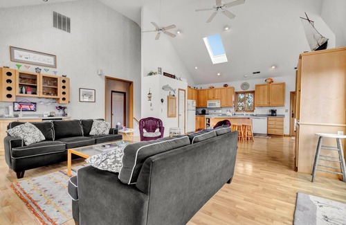 Dewey Beach Casa | Steps from the Sand: Oceanview Escape with Rooftop Deck & Spacious Living