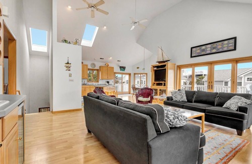 Dewey Beach Casa | Steps from the Sand: Oceanview Escape with Rooftop Deck & Spacious Living