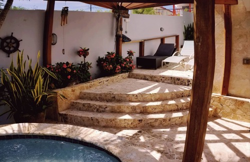 Jobos Casa | Pasos de agua y restaurantes, justo en la playa de Jobos!, ¡Buena ubicación!