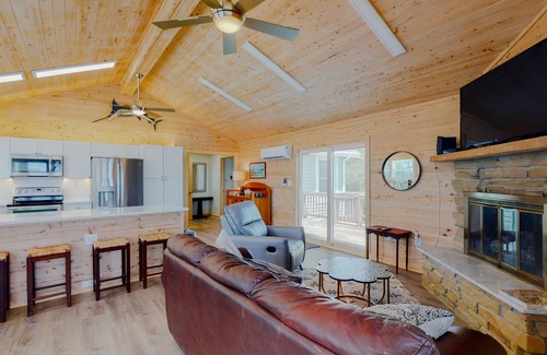 Nags Head Casa | Steps to Beach 4BR Soundview | Pool | Hot Tub