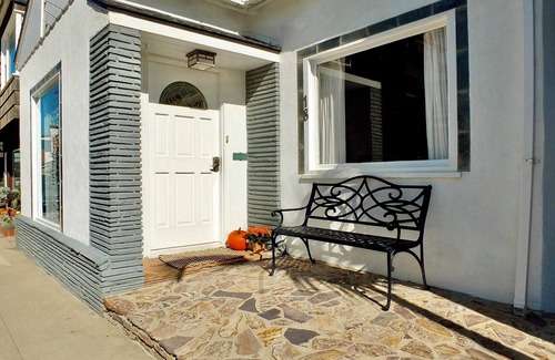 Peninsula Casa | Steps to Beach & Alamitos Bay on LB Peninsula
