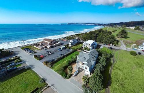 El Granada Casa | Steps to Beach and Amazing Ocean Views - Miramar Home