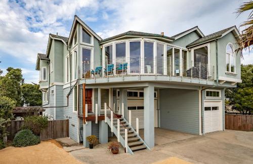 El Granada Casa | Steps to Beach and Amazing Ocean Views - Miramar Home
