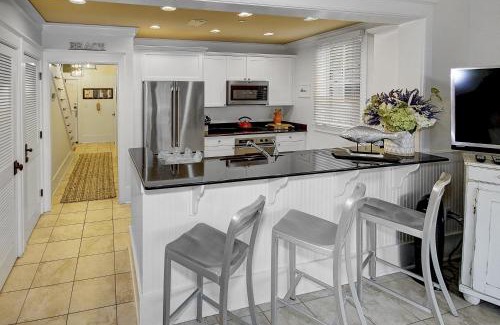 Beach District Apartamento | Steps to Beach Club, Multi-Level WaterColor Condo, Slps 4, Perfect Location! condo