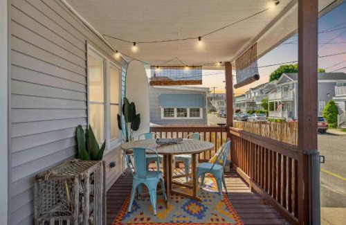 Hampton Casa | Steps to Beach Fireplace Pat's Porch