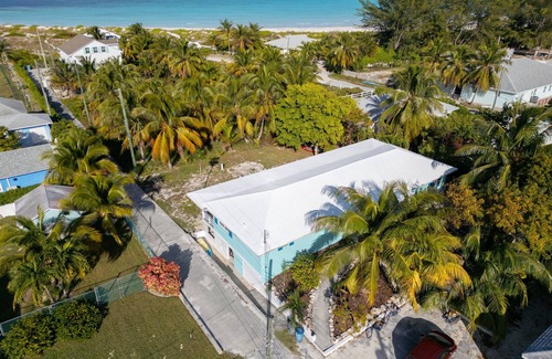 Spanish Wells Casa | Steps to Beach- Kayaks, Paddleboards, Bikes!