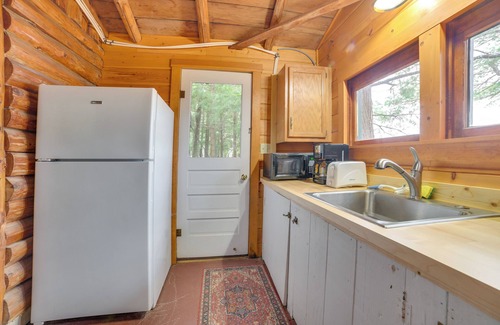 Levering Cabaña | Steps to Beach: Lake Cabin Retreat in Levering!