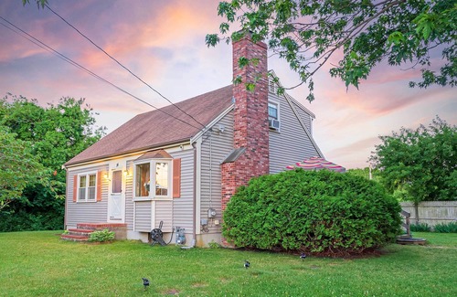 Barnstable County Cabaña | Steps to Beach & Main St: Dog-friendly Retreat!