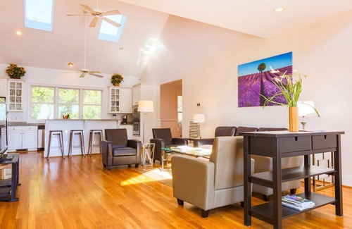 Folly Beach Casa | ¡Nuevo! 1 min a la playa. Relájese en la hermosa casa de playa con vista al mar, 2 Master Suites, porche y elevador.