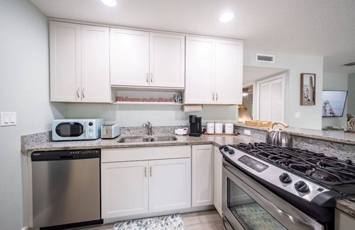 Cocoa Beach Casa | Steps to Beach + River | Family & Pet-Friendly
