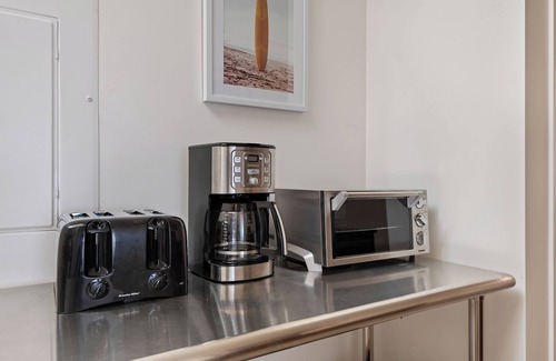 Summerland Casa | Steps to Beach & Town! Ocean Views! Sleeps 4 in style!