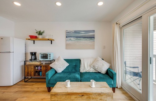North Beach Condominio | Steps to Beach: Corpus Christi Condo w/ Balcony