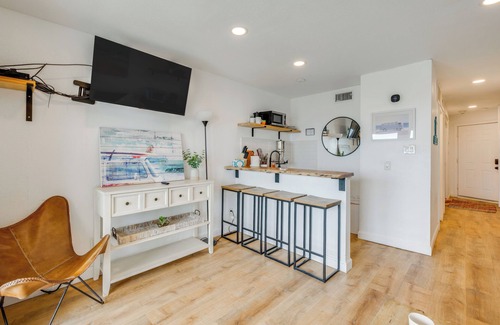 North Beach Condominio | Steps to Beach: Corpus Christi Condo w/ Balcony