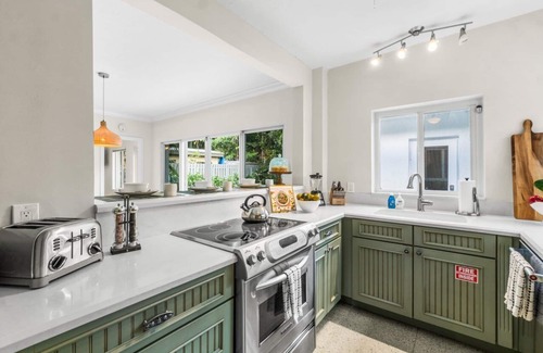 Birch Park Finger Streets Casa | Steps to Beach / Heated Pool / Sugar Key / RESlDENCES