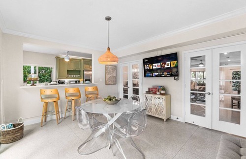 Birch Park Finger Streets Casa | Steps to Beach / Heated Pool / Sugar Key / RESlDENCES
