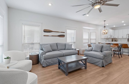 Village of Sugar Beach Cabaña | *Steps to Beach* Fully Remodeled Single-Level Home - Golf Cart + Bikes